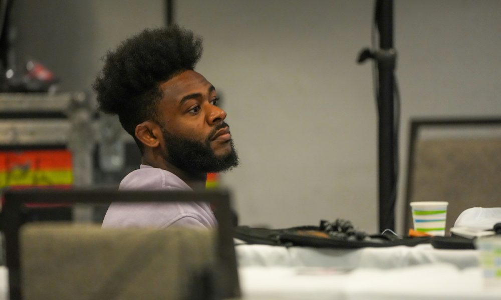 Campeão do UFC, Sterling reprova postura dos críticos e promete responder no octógono