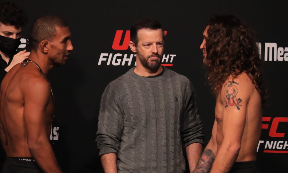 Luta entre Raoni Barcelos e Victor Henry é remarcada para o UFC 270