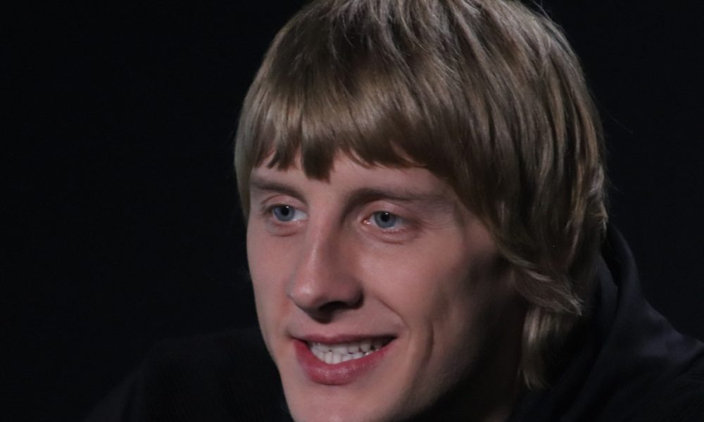 Promessa do UFC aposta em vitória de Justin Gaethje contra Charles do Bronx