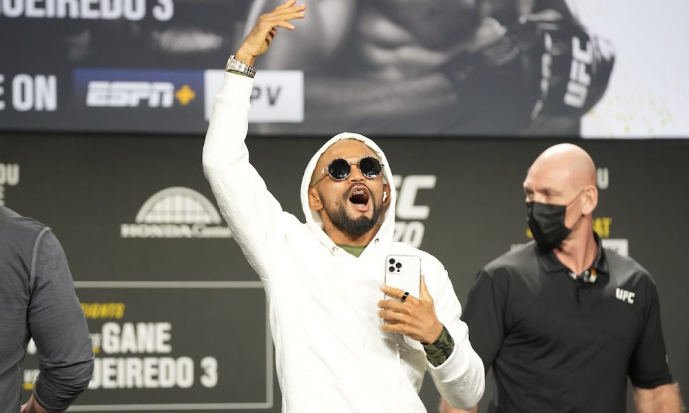 Saiba como assistir o UFC 270, evento que coloca em jogo os títulos dos moscas e pesados