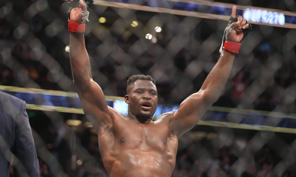 Com tática surpreendente, Ngannou vence Gane e mantém título dos pesados do UFC