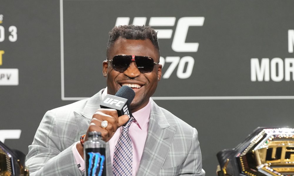 De olho no boxe, Ngannou afirma que bate mais pesado do que Deontay Wilder