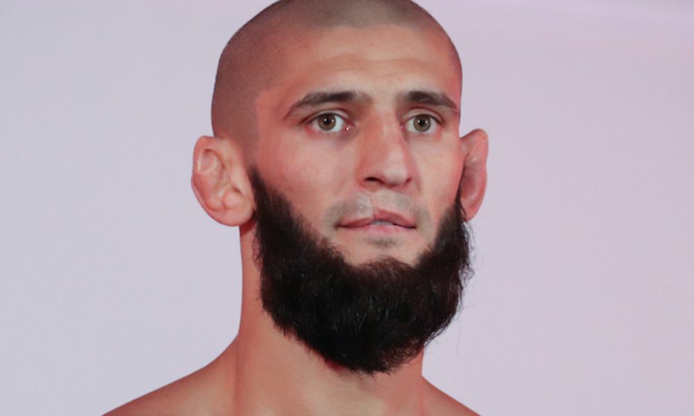 Chimaev destaca coragem de Adesanya para luta, mas avisa: “Não está no meu nível”