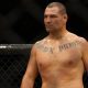 Ex-campeão do UFC, Cain Velasquez em ação no octógono.