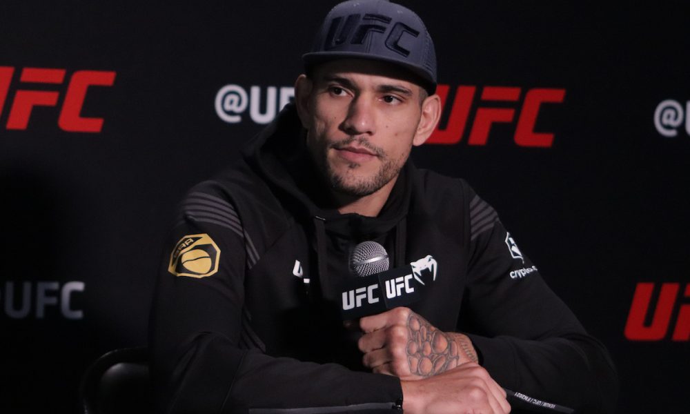 ‘Poatan’ provoca Adesanya ao publicar registro com personagem ‘Elsa’; veja