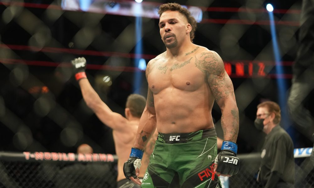 Rival cita intoxicação alimentar como causa do cancelamento de luta com Weidman no UFC 309