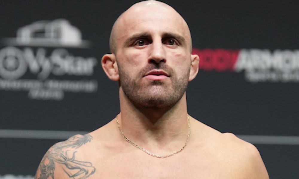 Volkanovski esbanja confiança ao classificar busca por título dos leves como ‘fácil’