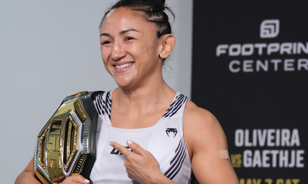 Carla Esparza ignora críticas por luta monótona e celebra legado conquistado no UFC
