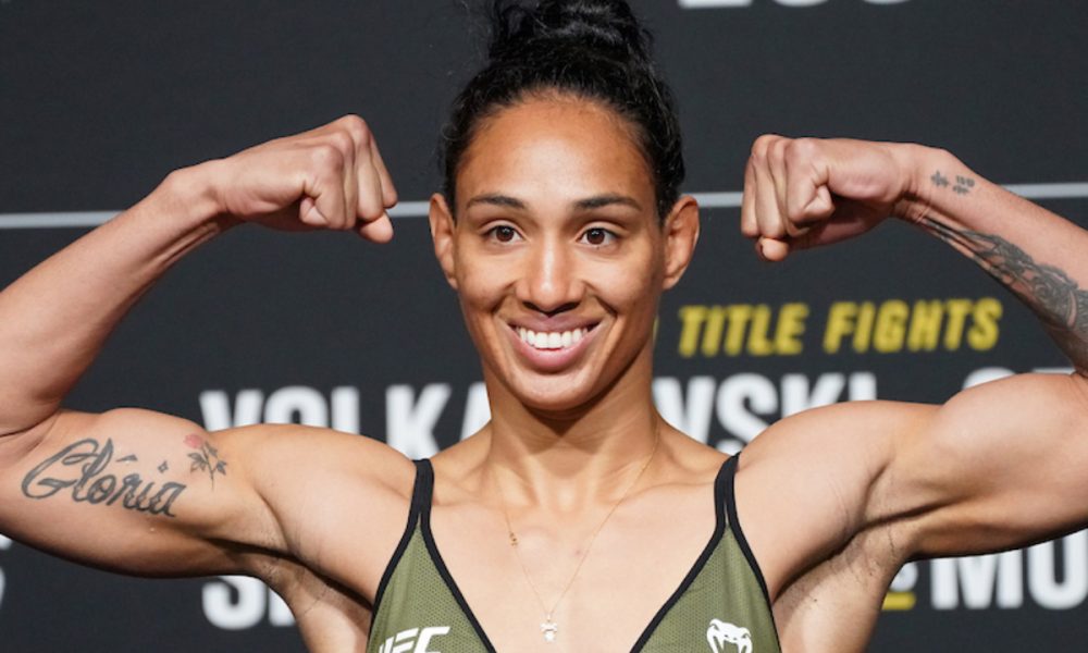 Mesmo com derrota, Taila Santos sobe posições em ranking do peso-mosca do UFC