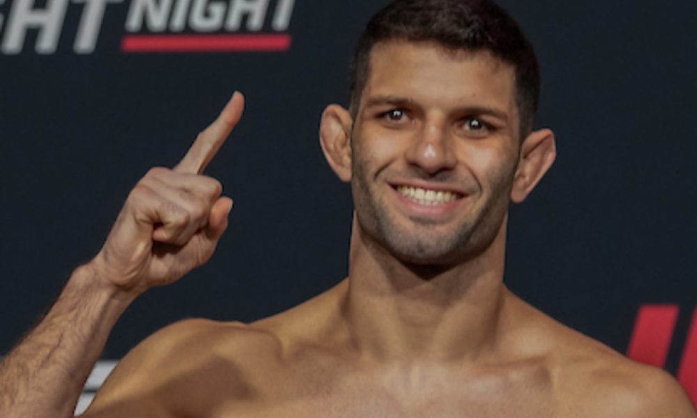 Após perder oponente, Thiago Moisés encara compatriota estreante no UFC Rio, diz site