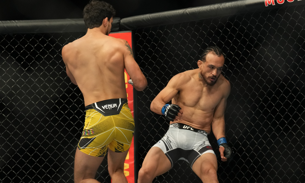 Ricardo ‘Carcacinha’ repete feito e nocauteia rival com cotovelada giratória