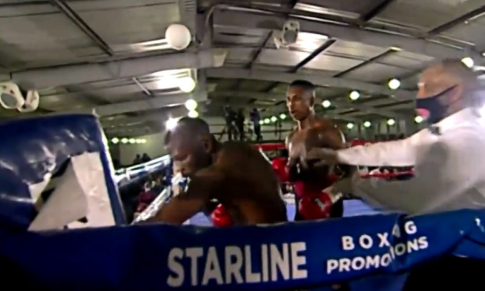 Cena preocupante! Boxeador fica desorientado e ataca rival invisível; veja