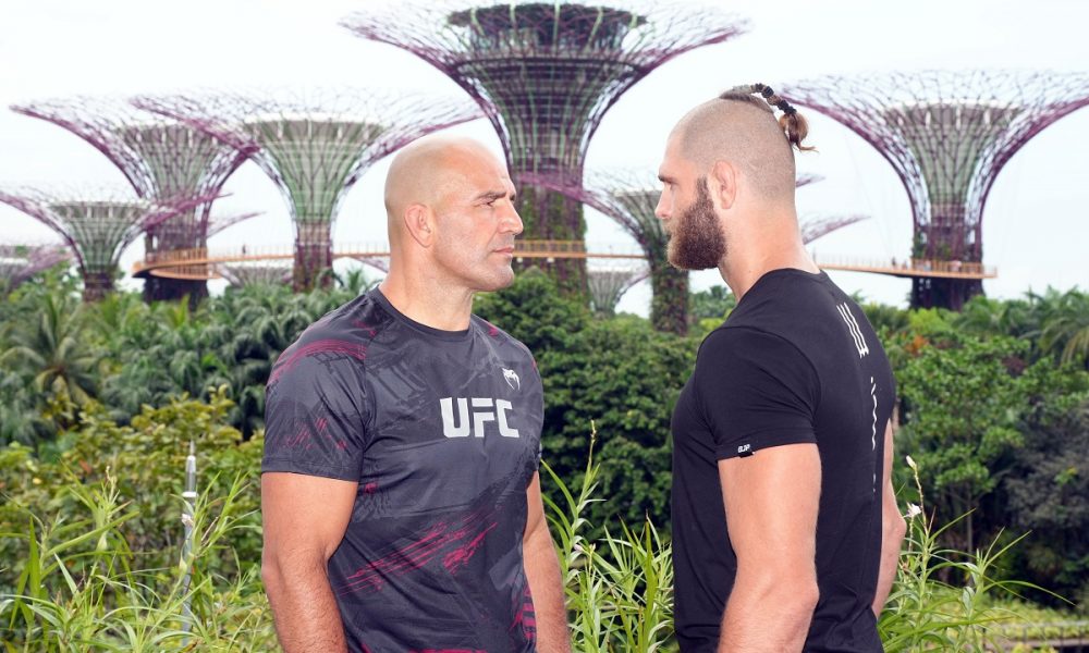 Cartões de pontuação dos juízes mostram que Glover vencia Prochazka até último round