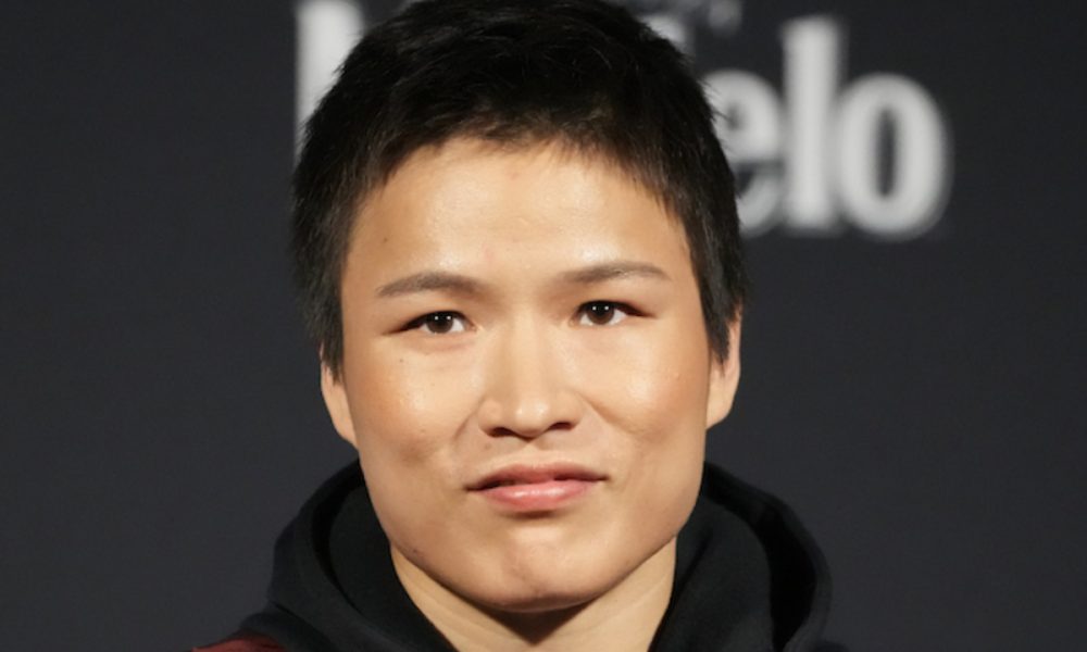 Zhang Weili elege data ideal para enfrentar a campeã Carla Esparza no UFC