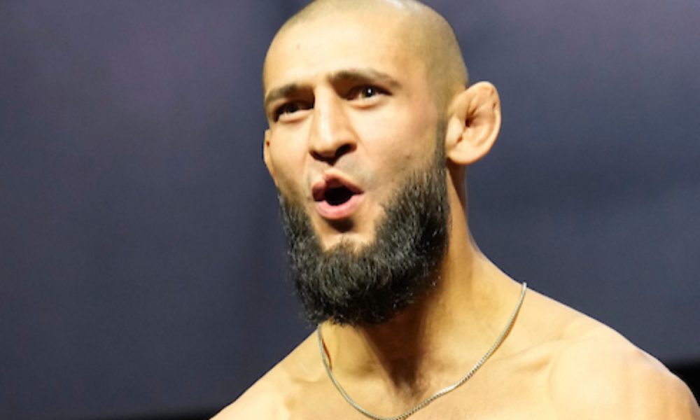 Chimaev ataca ‘Borrachinha’ ao publicar gesto obsceno feito por Adesanya