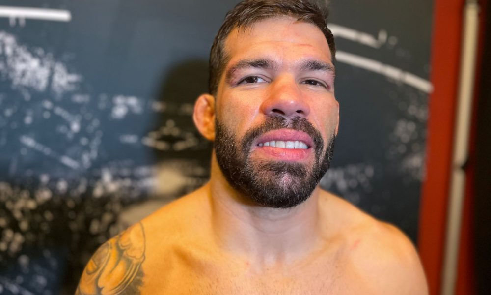 Raphael Assunção indica aposentadoria na próxima luta e sugere despedida no UFC Rio