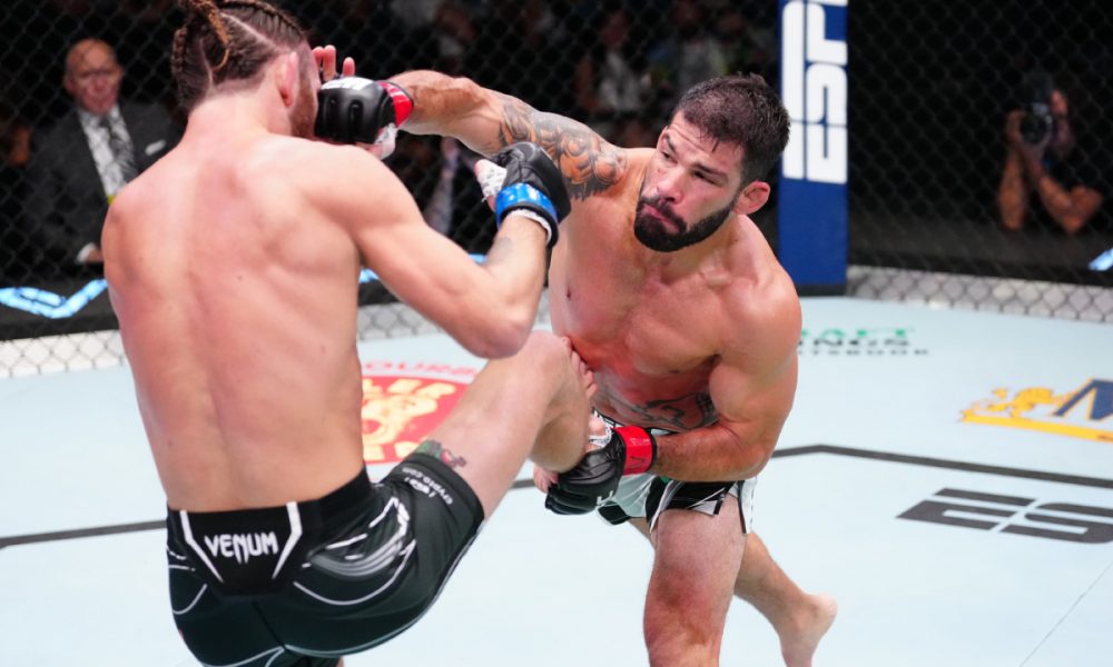 Raphael Assunção volta a vencer no UFC e deixa má fase para trás