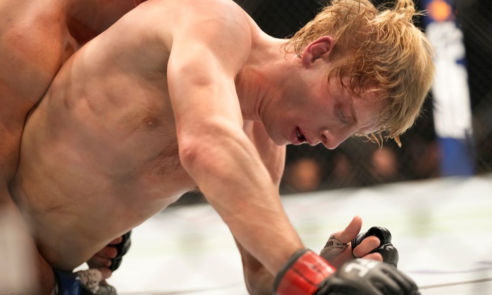 Lendário árbitro indica que reação dos fãs influenciou filho a dar vitória para Paddy Pimblett