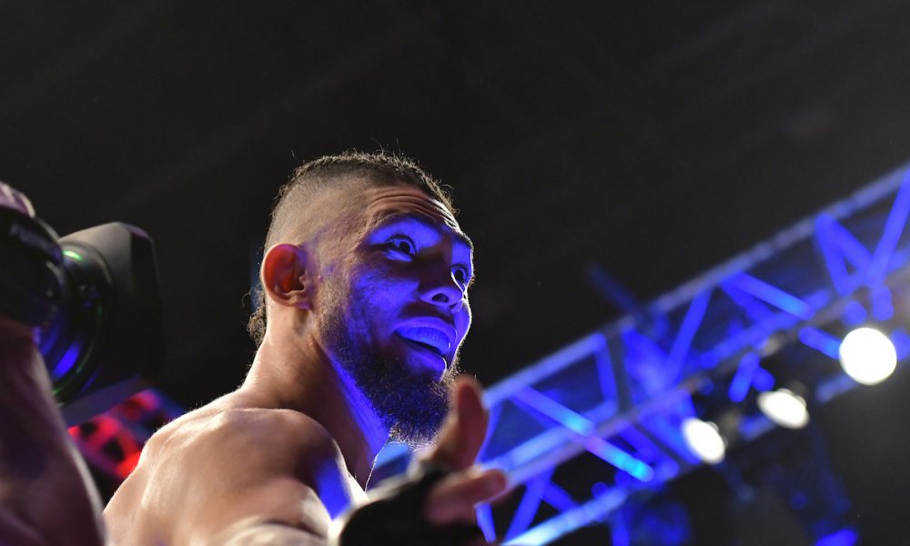 Johnny Walker celebra sua vitória sobre Paul Craig no UFC Rio.