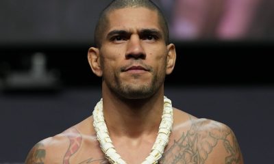 Alex Poatan com um colar branco e sem camisa durante pesagem do UFC