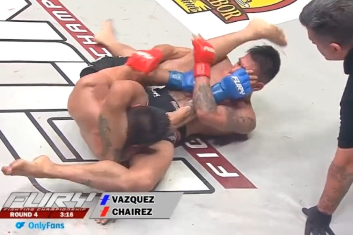 Árbitro causa revolta no MMA ao não interromper luta com atleta inconsciente