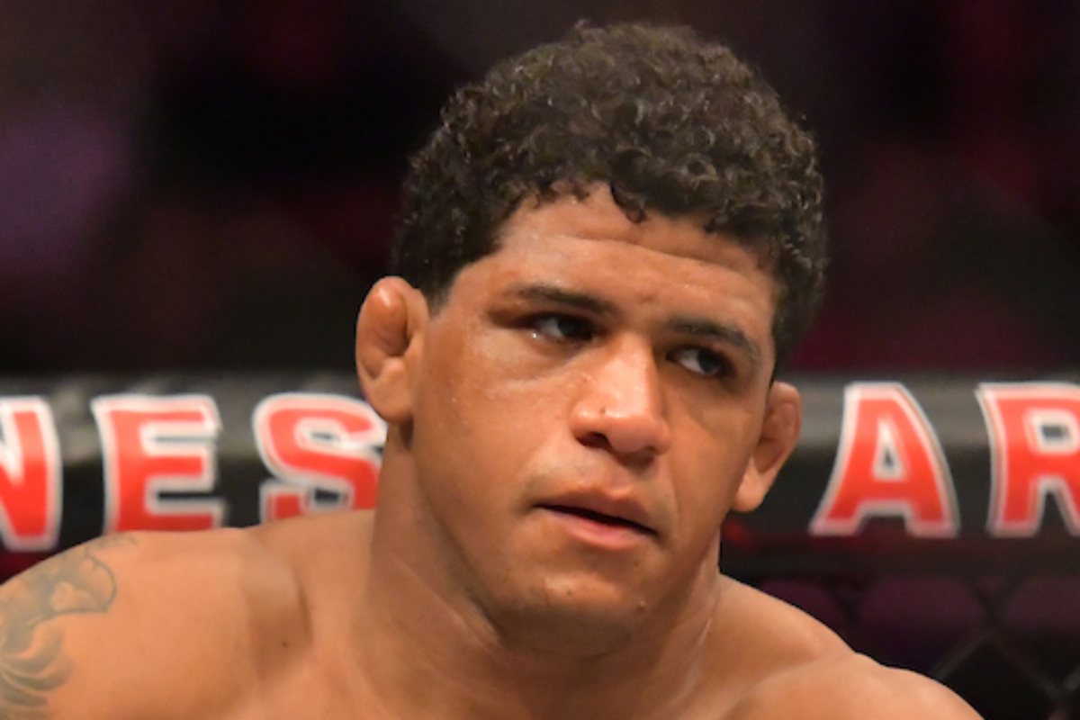 Gilbert Durinho em momento pré-luta no UFC 283