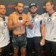 Bruno Blindado encerra a entrevista para a Ag Fight ao lado de sua equipe depois de vencer Brad Tavares no co-main event do UFC Vegas 71.