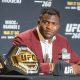 Francis Ngannou conversa com a imprensa após a vitória sobre Stipe Miocic e a conquista do cinturão peso-pesado do UFC.