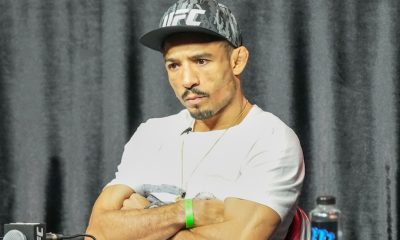 José Aldo com semblante sério durante coletiva de imprensa do UFC 265.