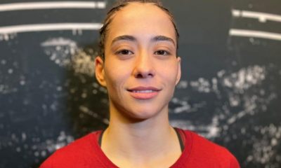 Bruna Brasil posa para foto após vencer no Contender Series e receber contrato para lutar no UFC