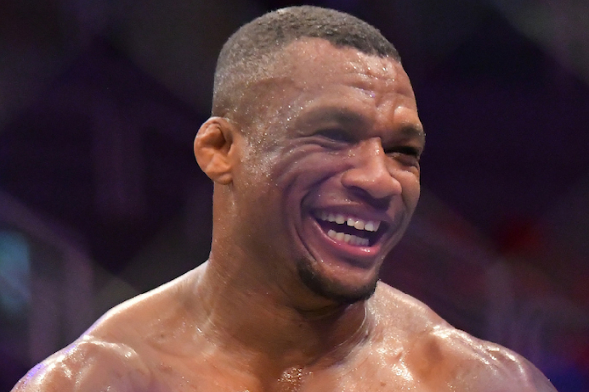 Jailton Malhadinho domina Shamil Abdurakhimov e conquista a vitória mais importante da carreira.