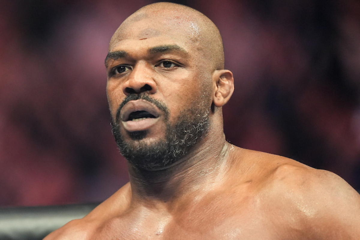 Jon Jones venceu Ciryl Gane no UFC 285 por finalização e se tornou campeão do peso pesado