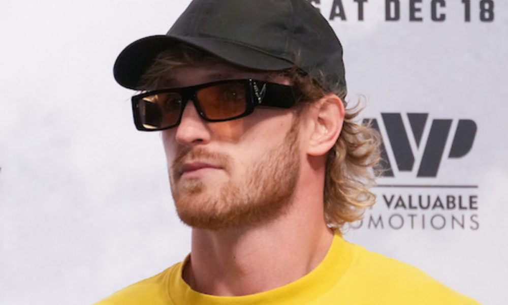 Logan Paul atende jornalistas em media day de evento de boxe.