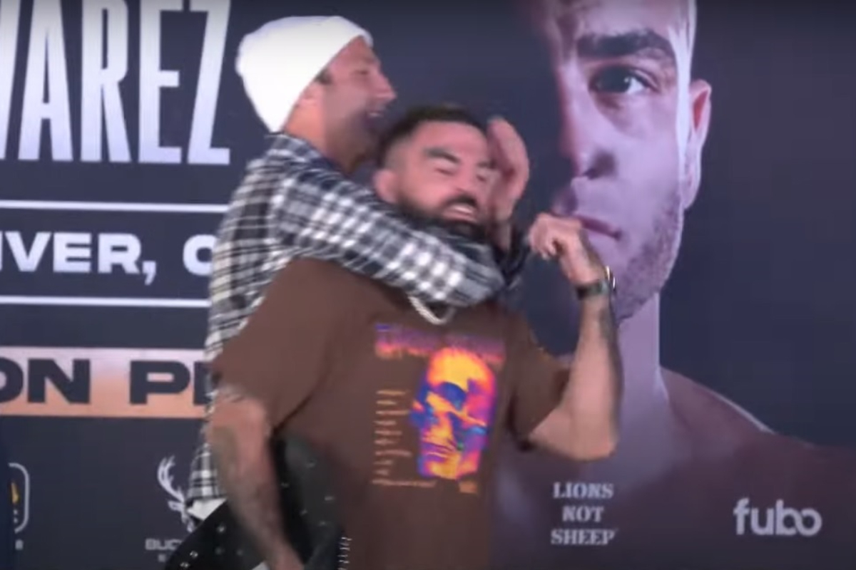 Luke Rockhold aplica 'mata-leão' em Mike Perry em encarada para luta no Bare Knuckle