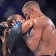 Luke Trainer e sua noiva se beijam no cage do Bellator 293