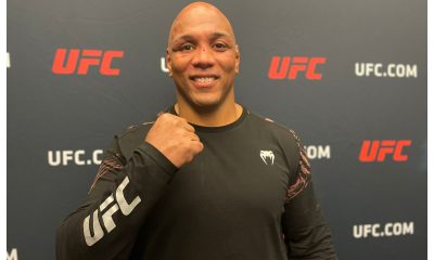 Após vencer no UFC Vegas 72, Marcos Pezão conversa com a imprensa sorridente.