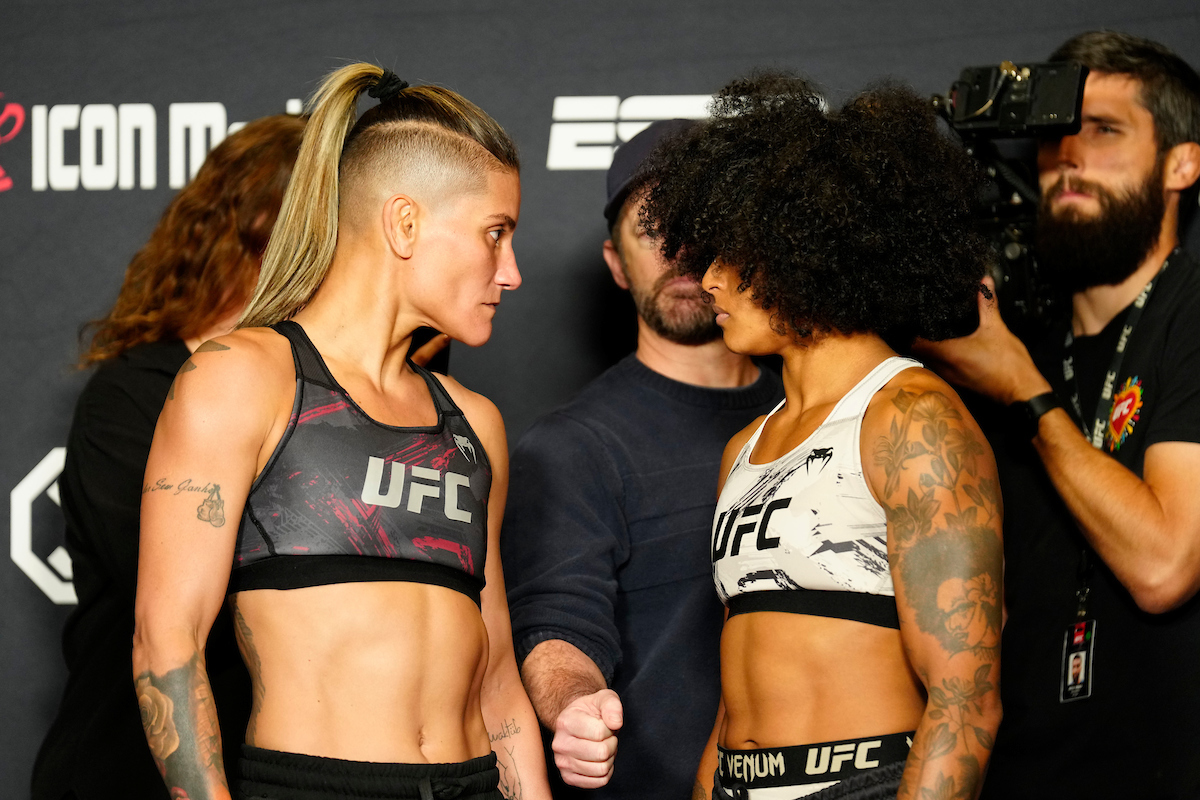 Pedrita e Killer se encaram logo após a pesagem do UFC Vegas 71