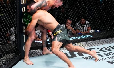 Rodolfo ataca as pernas de Cody para levar a luta para o solo