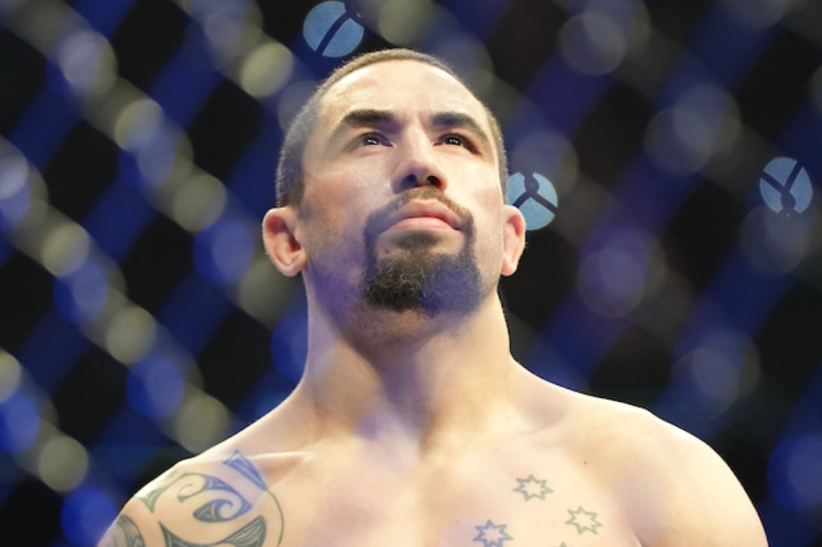 Whittaker momentos antes de iniciar sua segunda luta com Adesanya, no UFC 271