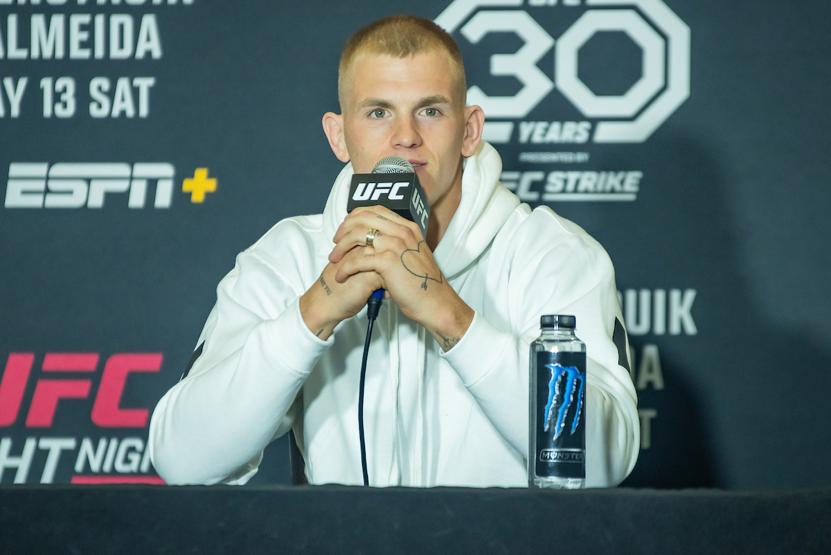 Ian Machado Garry atende a imprensa no media day do UFC Charlotte.