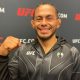 Sorridente, Diego Ferreira comemora vitória no UFC Vegas 73