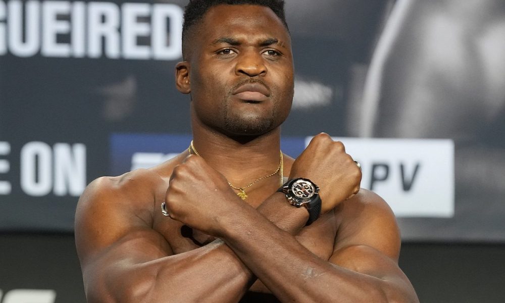 Francis Ngannou desafia ex-campeão mundial de boxe para duelo de nocauteadores