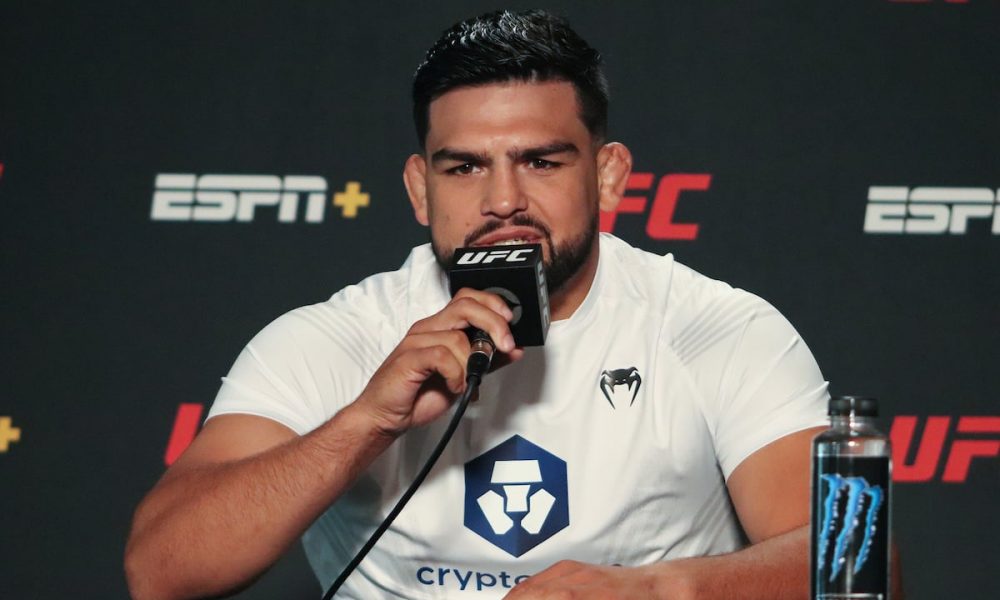 Gastelum aceita desafio de rival invicto em retorno aos meio-médios: “Nadar ou afundar”