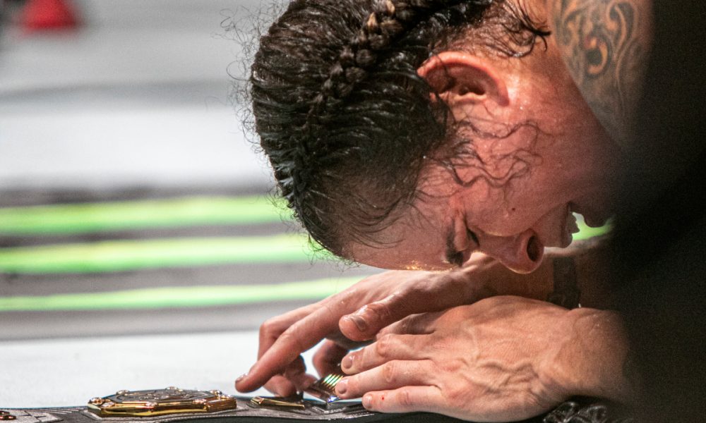 Amanda Nunes chora ao se aposentar no UFC 289