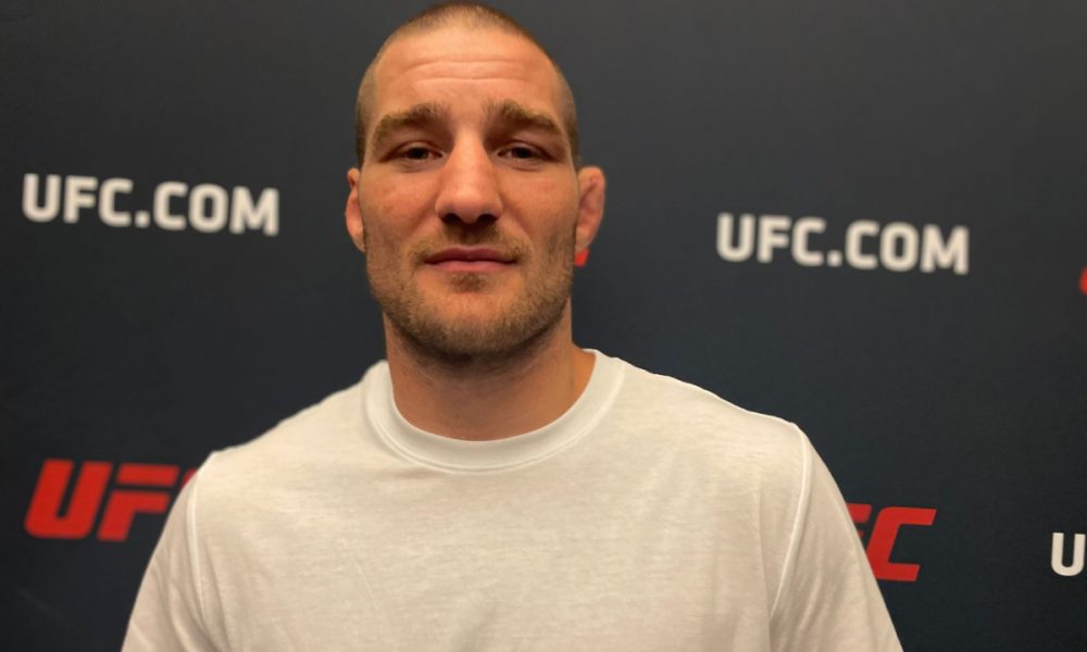 Sean Strickland explica duelo contra rival fora do ranking no UFC: “Não quero ser pobre”