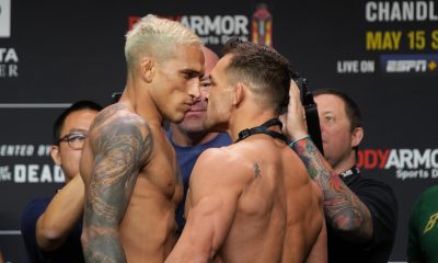 Charles Do Bronx e Michael Chandler ficam frente a frente na pesagem cerimonial do UFC 262