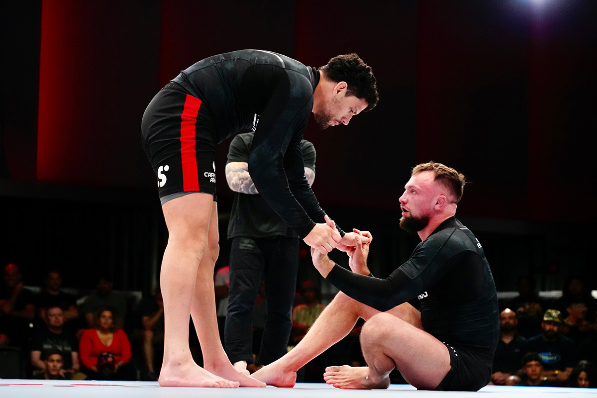 Felipe Pena encara Craig Jones em luta de jiu-jitsu sem kimono
