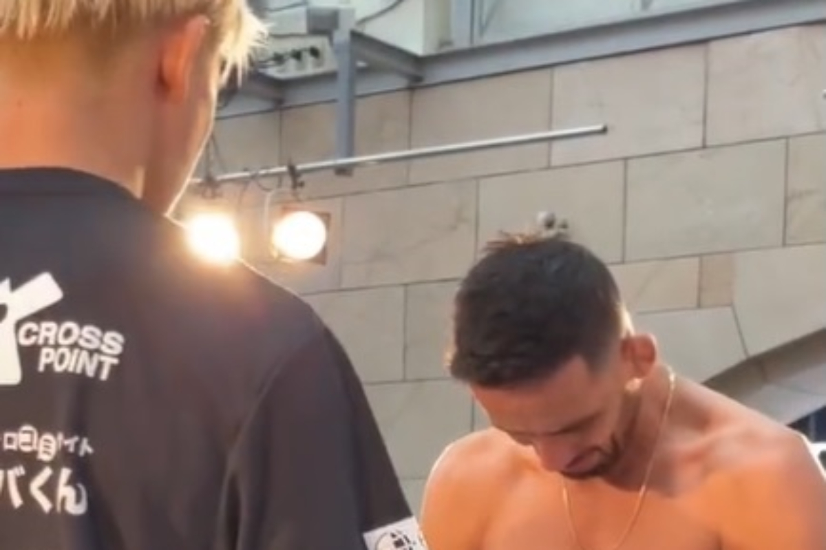 Kleber Koike era campeão do peso-pena do Rizin