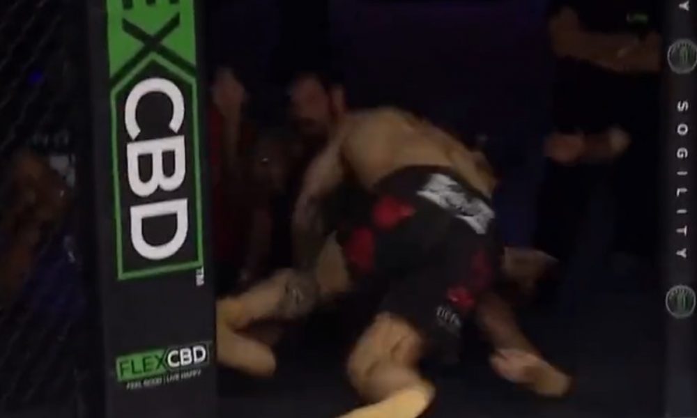 Lutadores são “ejetados” do cage após choque contra a grade no LFA; veja