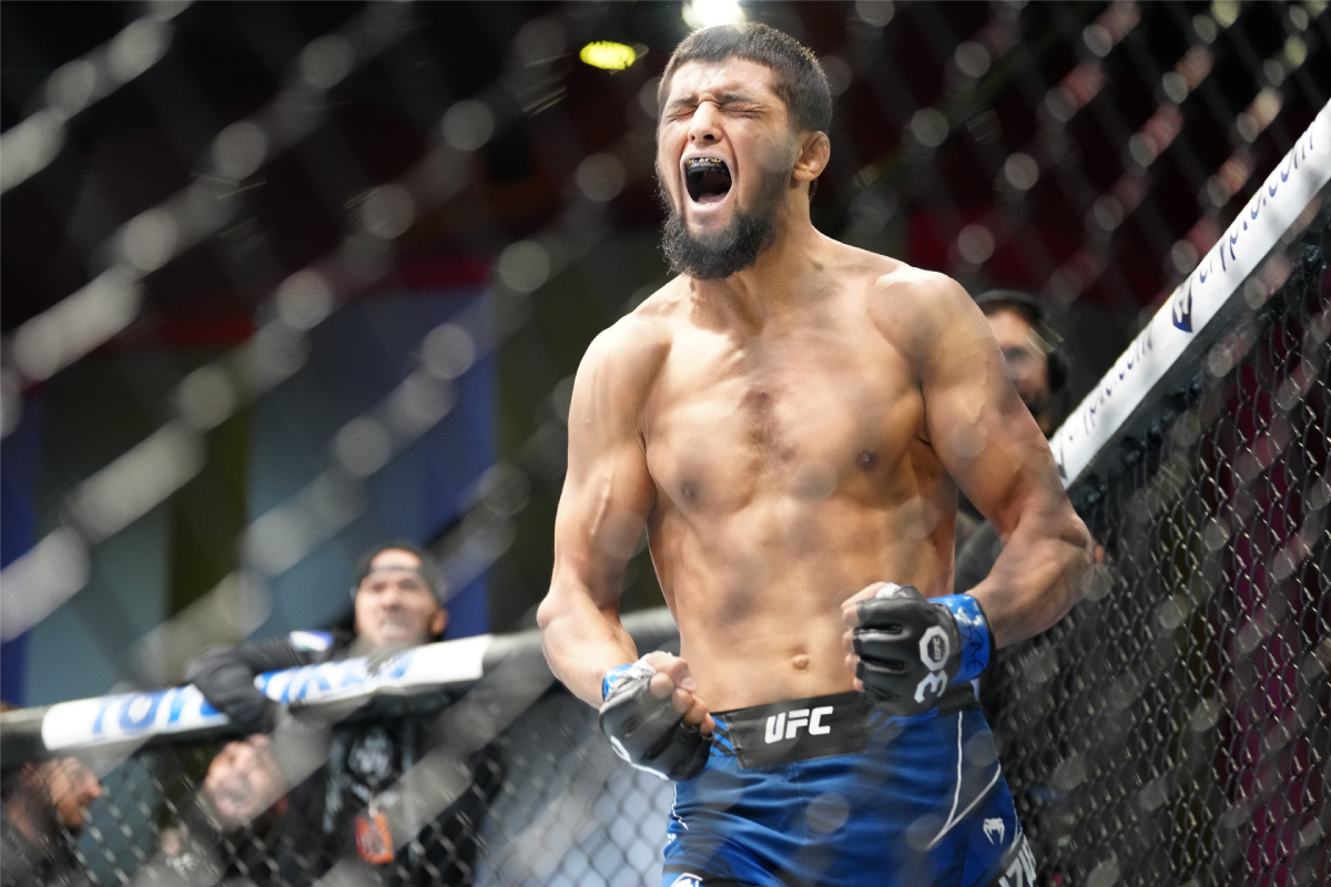 Nursulton Ruziboev celebra vitória sobre Brunno Hulk no UFC Vegas 76.